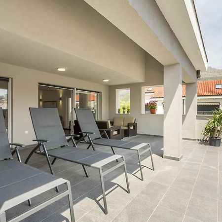 Luxury 3 Bed Apartment, Large Terrace, Pool, Close To Beach And Split! Podstrana Eksteriør billede