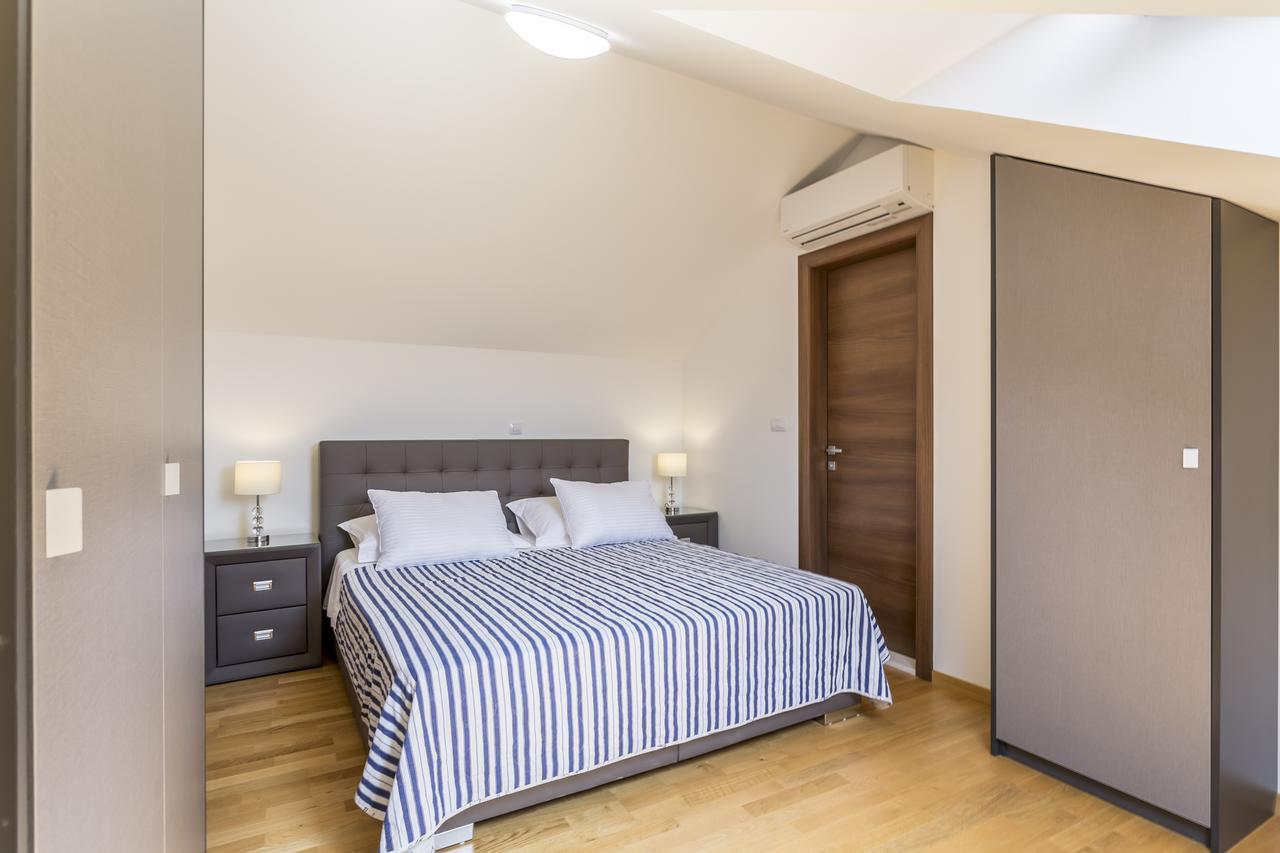 Luxury 3 Bed Apartment, Large Terrace, Pool, Close To Beach And Split! Podstrana Eksteriør billede