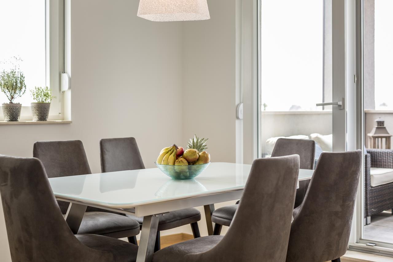 Luxury 3 Bed Apartment, Large Terrace, Pool, Close To Beach And Split! Podstrana Eksteriør billede
