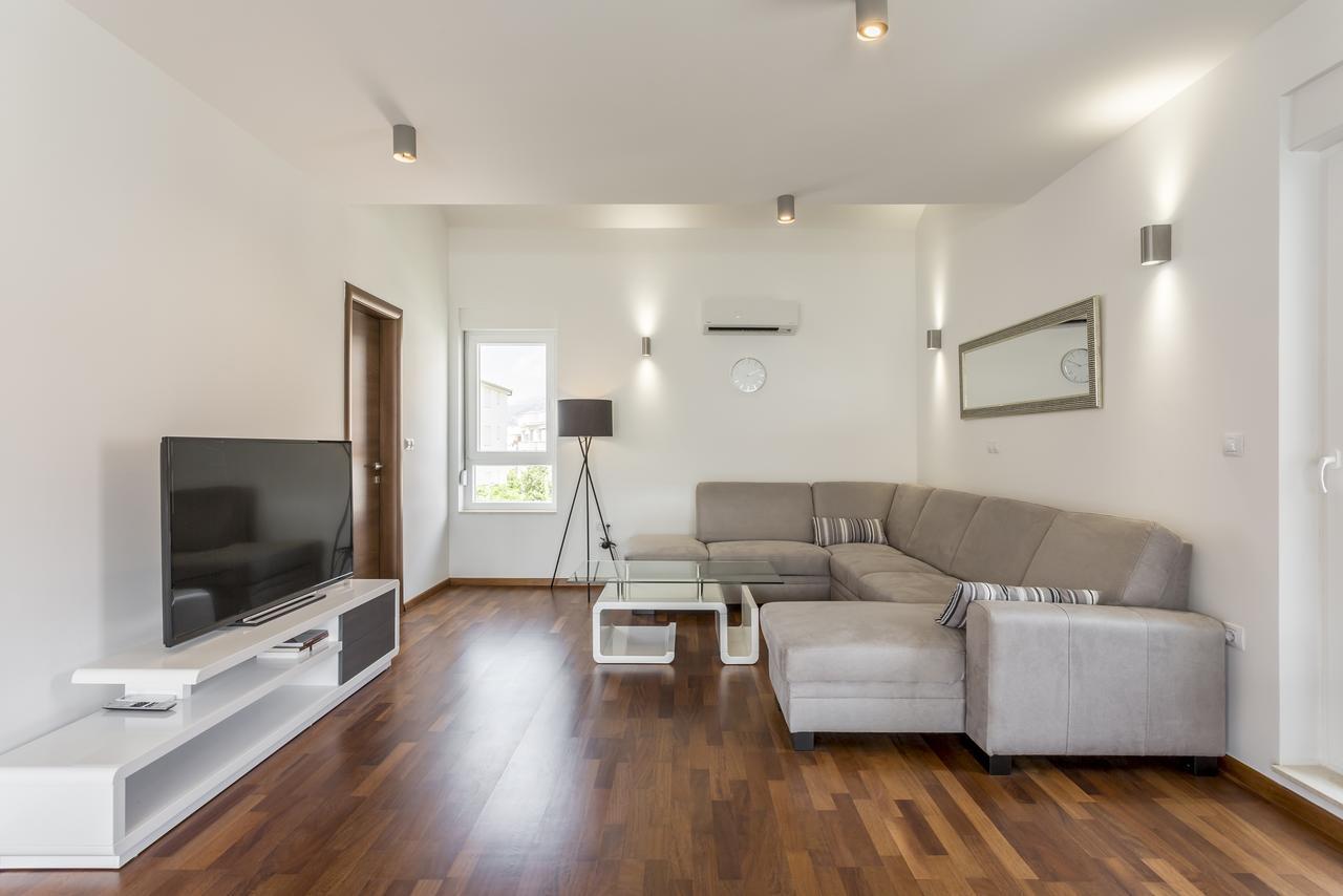 Luxury 3 Bed Apartment, Large Terrace, Pool, Close To Beach And Split! Podstrana Eksteriør billede