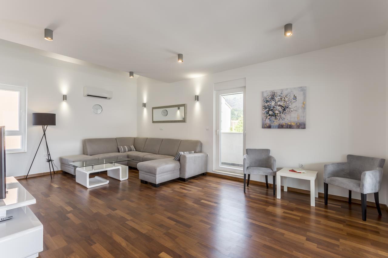 Luxury 3 Bed Apartment, Large Terrace, Pool, Close To Beach And Split! Podstrana Eksteriør billede